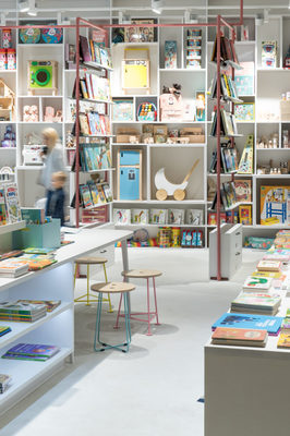 烏克蘭Big Book兒童商店室內(nèi)空間設(shè)計(jì) 以童趣與知識交織的圖書樂園